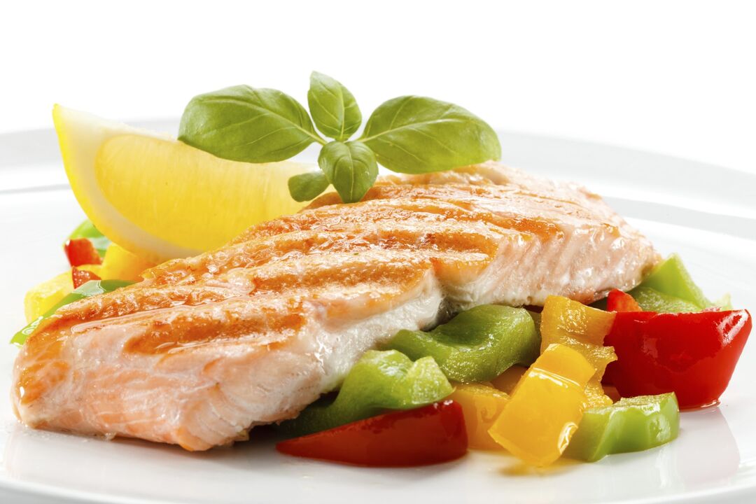 Շոգեխաշած կամ խորոված ձուկ՝ բարձր սպիտակուցային սննդակարգում
